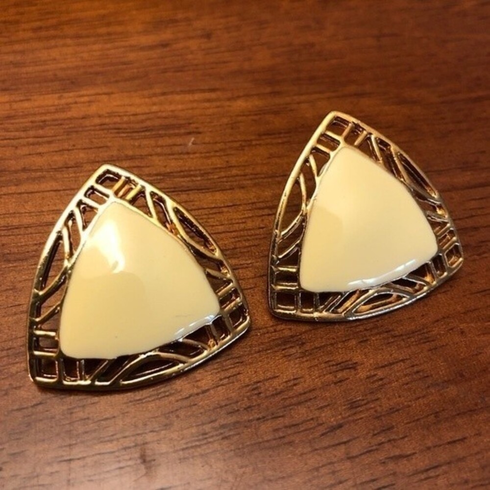 80s Vintage Button Earrings Oversized Gold Tone Filigree Cream Triangular Studs